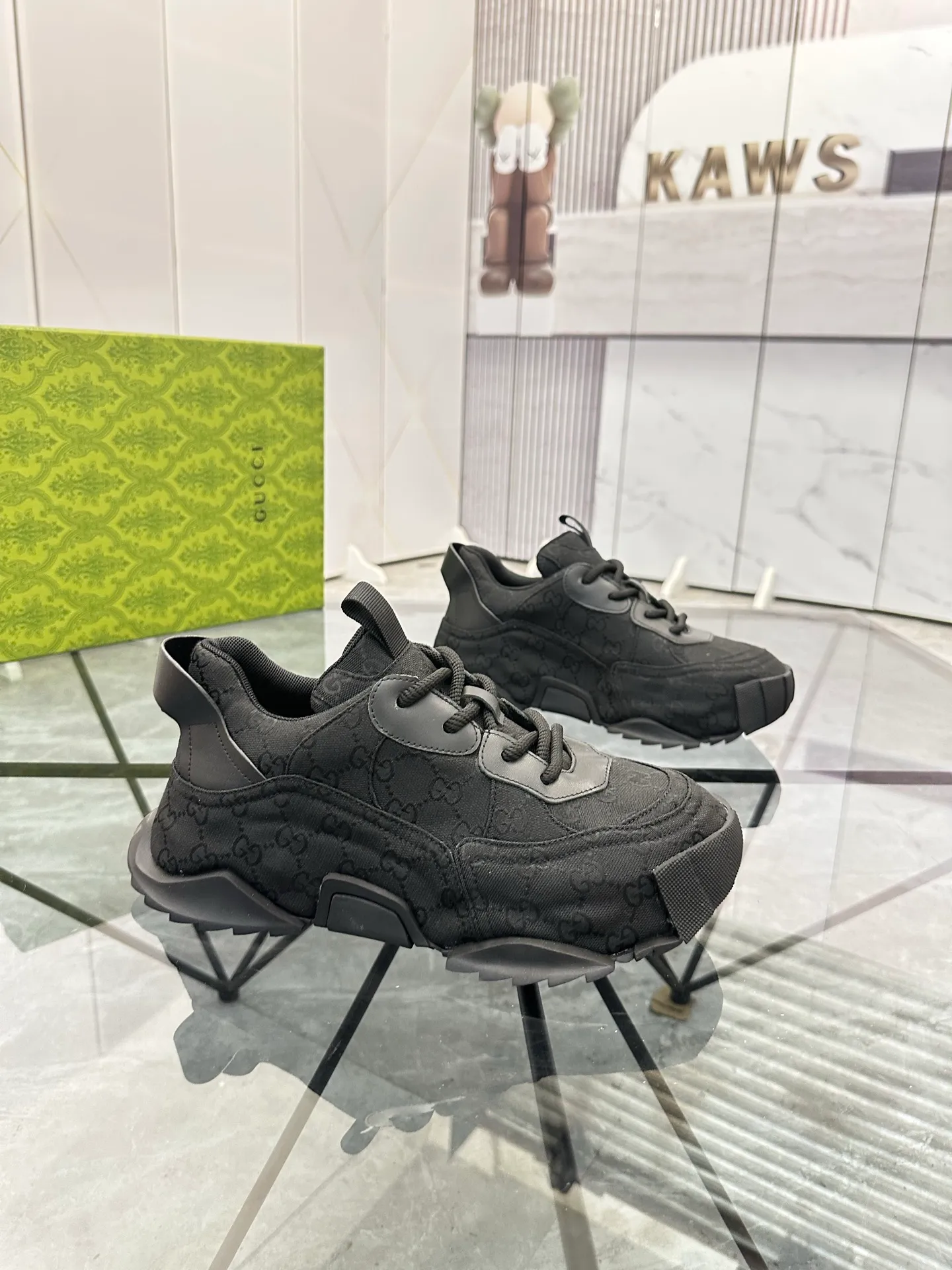 Men's shoes for sale 💰: 💰P580¥ Product trademark: Gucci* "Gucci*" low-top casual shoes Regular size: 38-45 (can be customized to 46) Large size Product materials: Upper imported cowhide stitching original material, breathable lining, original outsole. No.: 0008